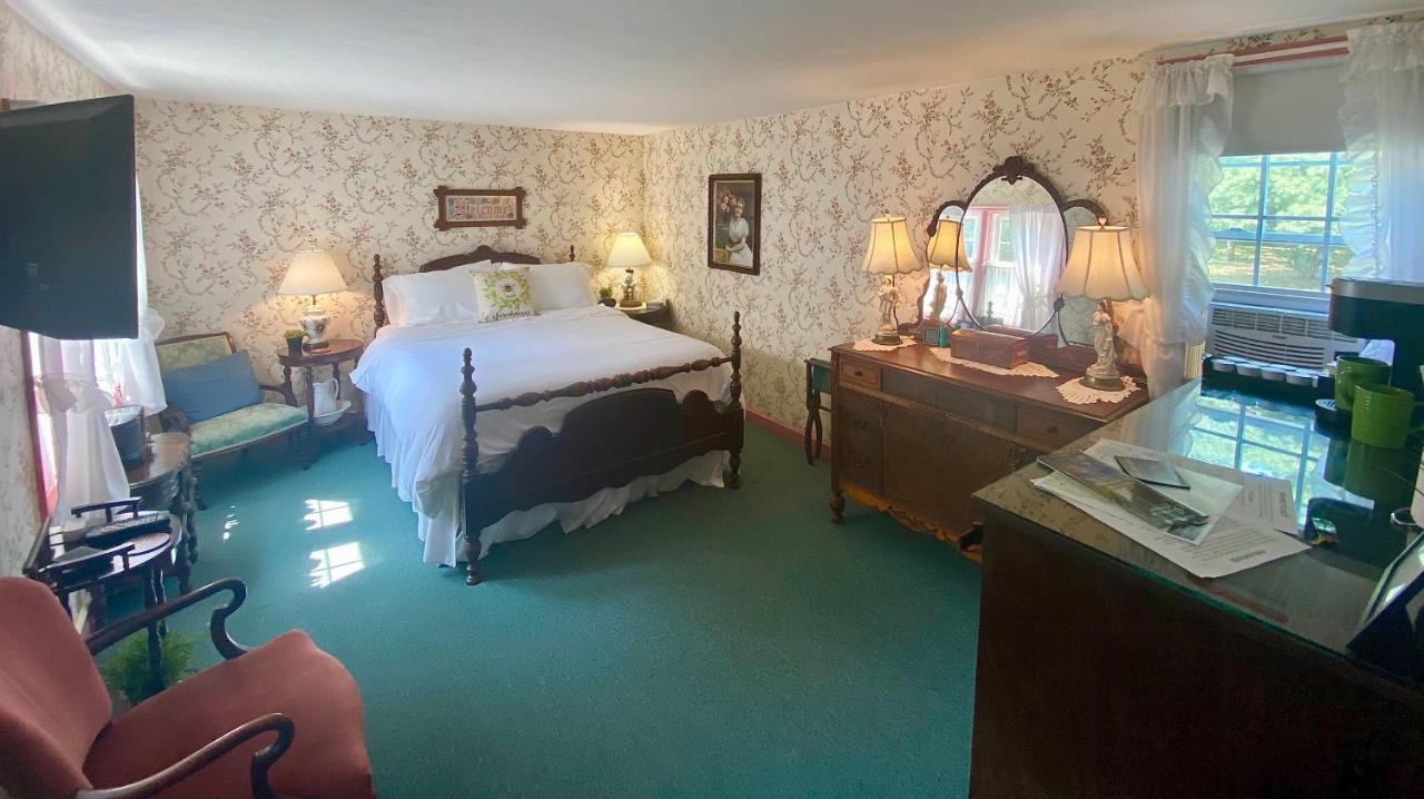 Family Farmhouse Inn Mount Jackson Bagian luar foto