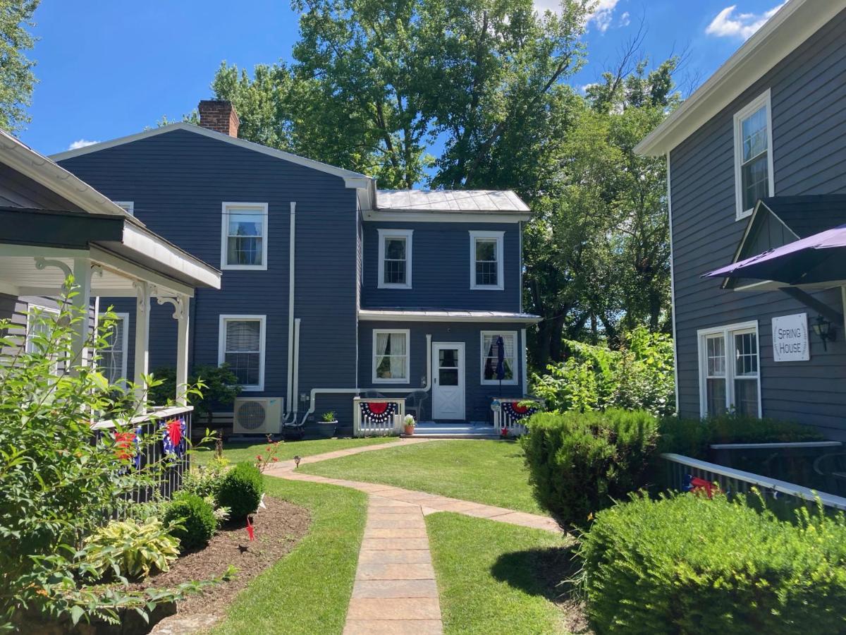 Family Farmhouse Inn Mount Jackson Bagian luar foto