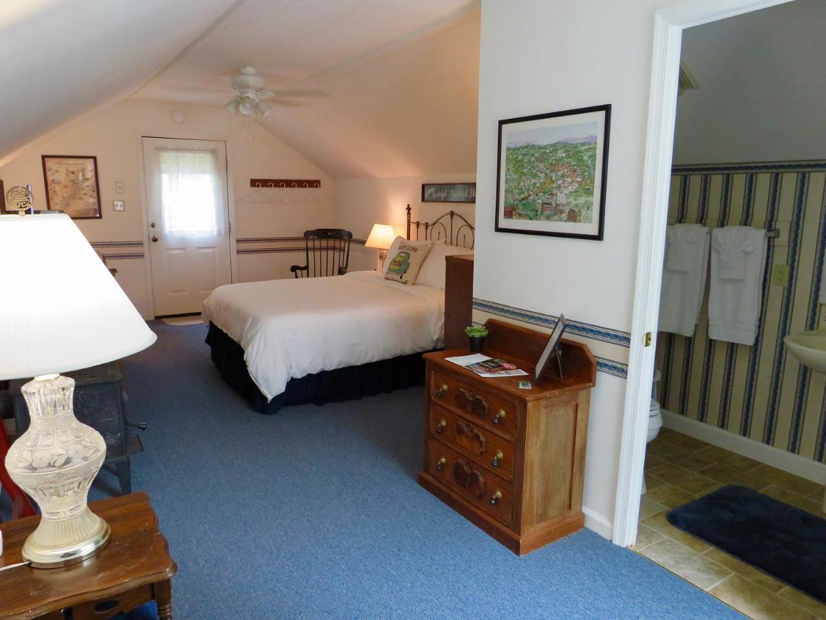 Family Farmhouse Inn Mount Jackson Bagian luar foto