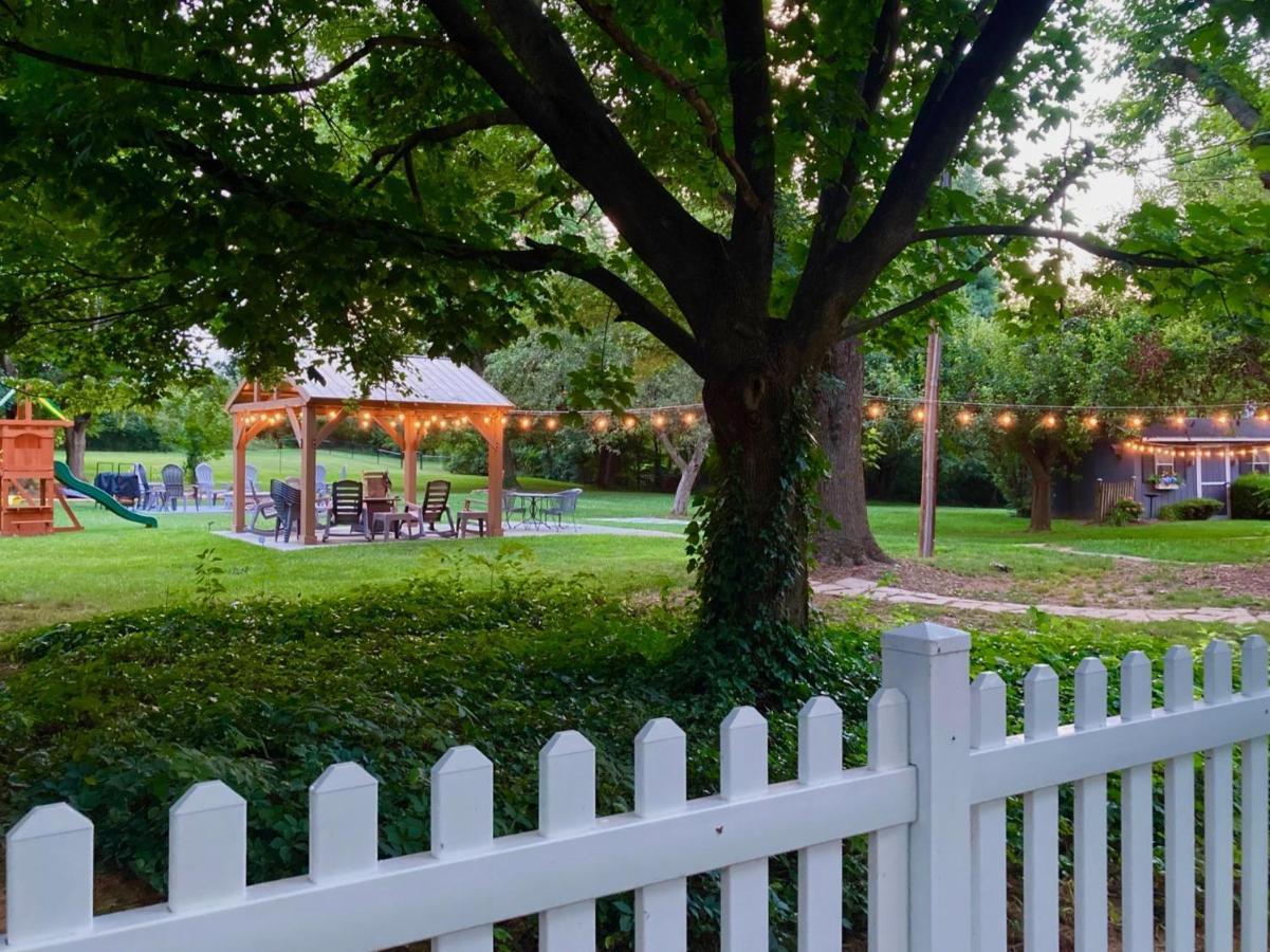 Family Farmhouse Inn Mount Jackson Bagian luar foto