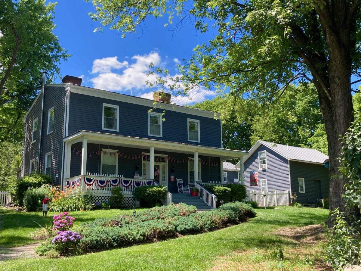 Family Farmhouse Inn Mount Jackson Bagian luar foto