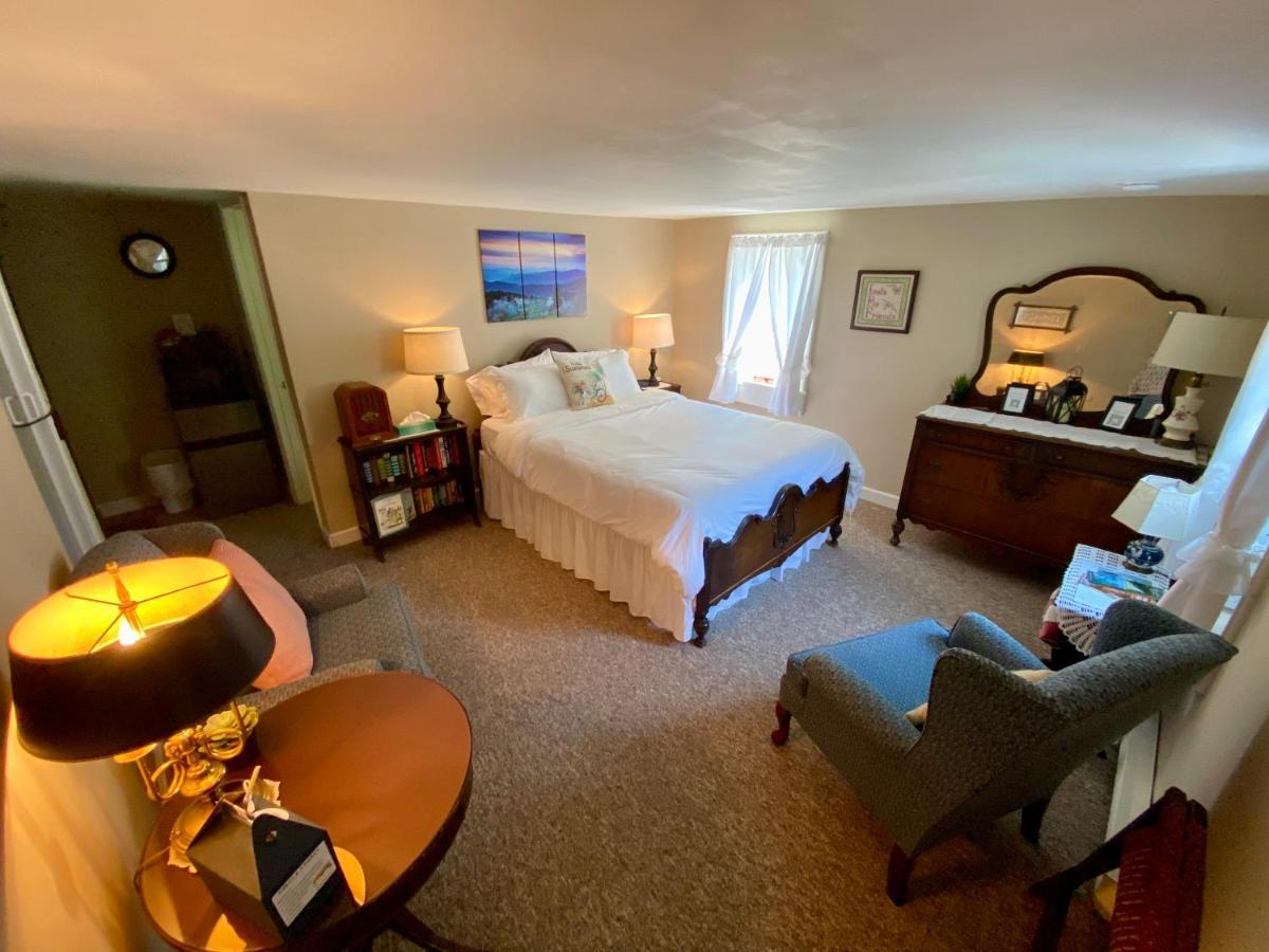 Family Farmhouse Inn Mount Jackson Bagian luar foto