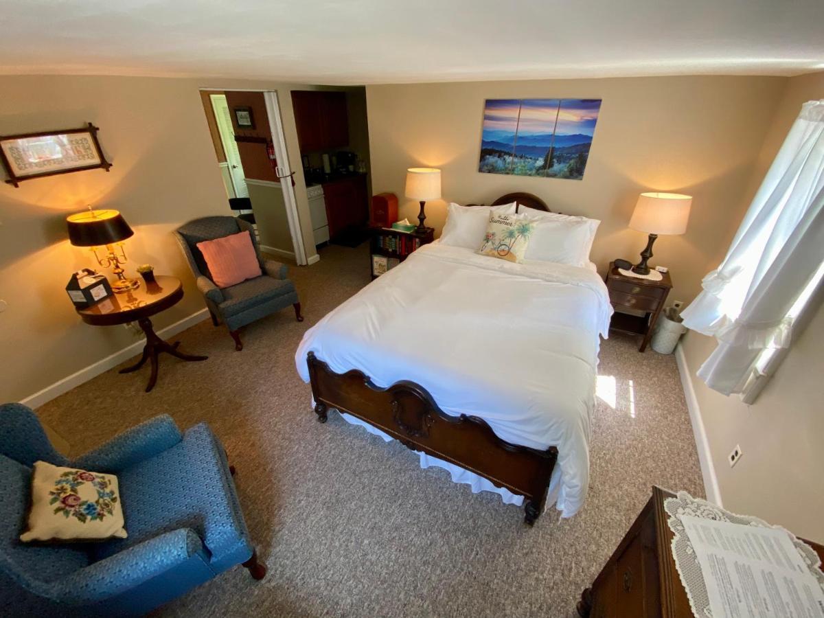 Family Farmhouse Inn Mount Jackson Bagian luar foto