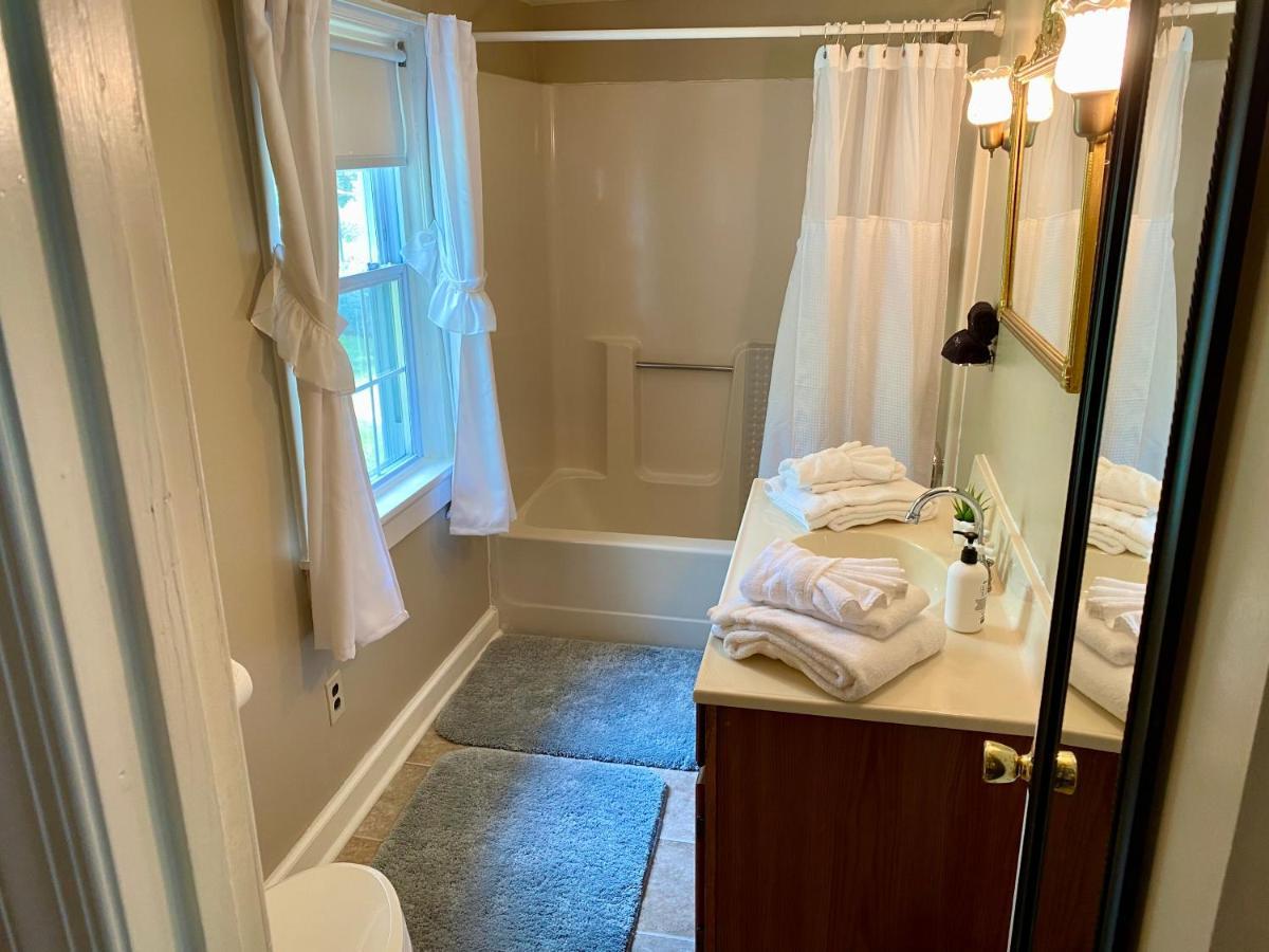Family Farmhouse Inn Mount Jackson Bagian luar foto